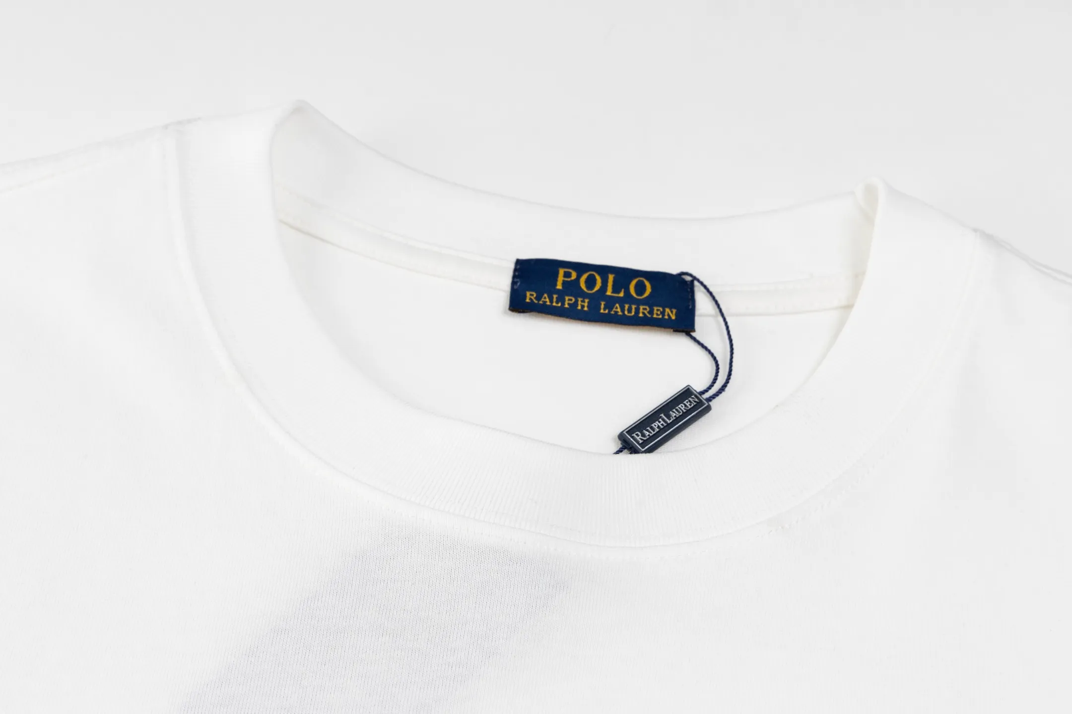 🅿️180 Style No. #Z67 Ralph Lauren embroidery small label round neck short sleeves Fabric: 32-count double yarn 280g pure cotton fabric Weaving and dyeing threads in the same cylinder with the same color The same color Process: Imported machine small label full embroidery Supporting: complete three labels Cardboard oil paper code sticker packaging High temperature pre-shrinking process before production, no shrinkage and deformation Imported machine professional plate production os version can wear up to 200 pounds Manual size measurement An error of 2-3cm is normal. Color: black white size: s m l xl